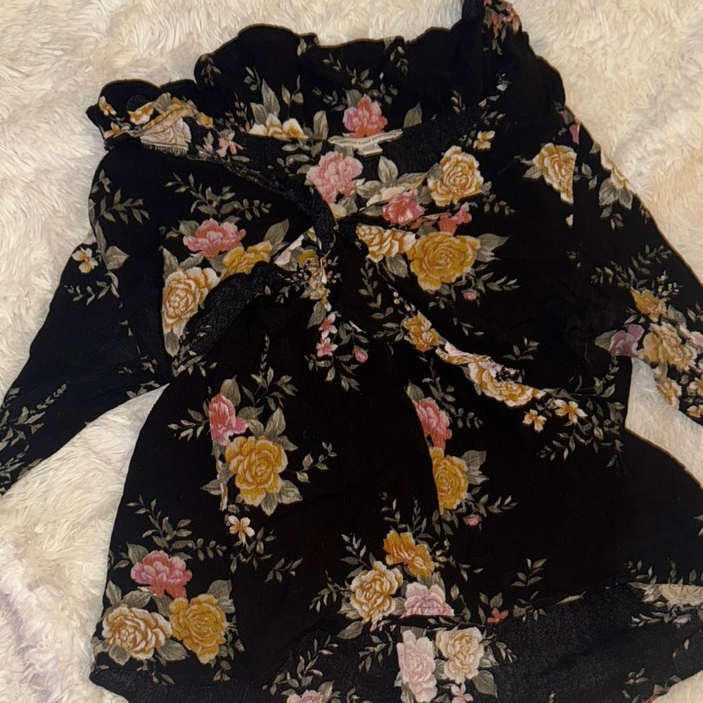 American Eagle Outfitters Black and Pink Ruffled Floral Blouse